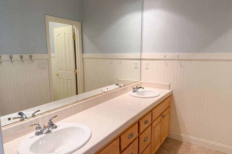 Photo 29 of 51 of 1401 Grey Owl Cir, Roseville, CA