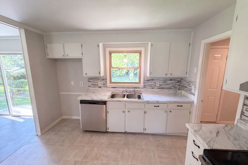 Photo 17 of 24 of 6531 Rosecran Dr, Charlotte, NC