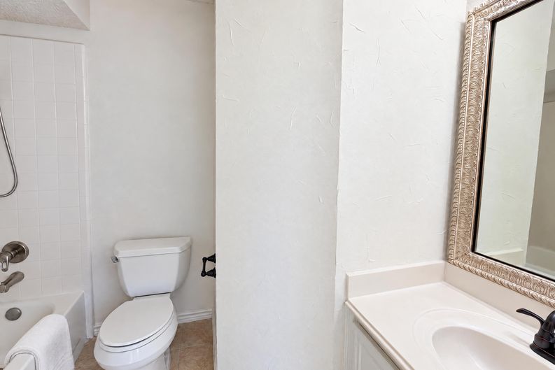Photo 18 of 25 of 4541 Crystal Ln, Garland, TX