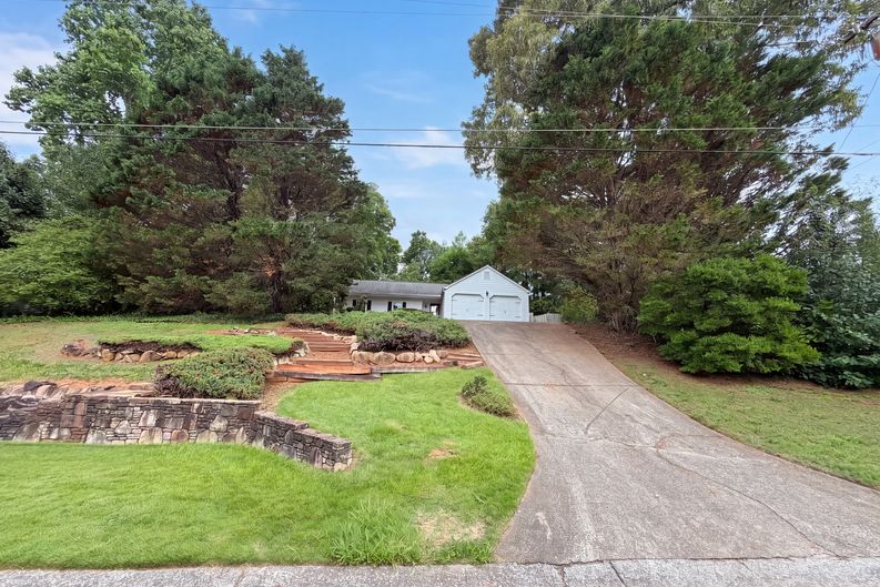 Photo 17 of 20 of 158 Colemans Bluff Dr, Woodstock, GA