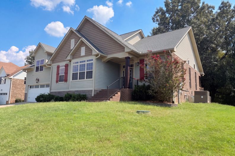 Photo 6 of 24 of 2155 Savage Creek Dr, Springfield, TN