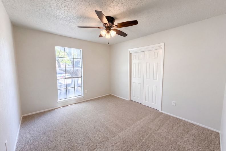 Photo 4 of 24 of 6601 Oaklawn Dr, Watauga, TX
