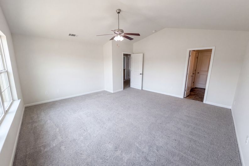Photo 4 of 26 of 9833 Wardley Dr, Charlotte, NC