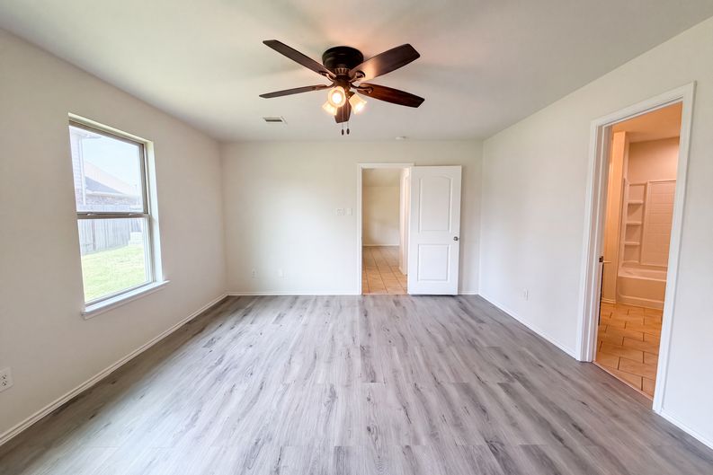 Photo 4 of 17 of 3603 Indigo Forest St, Spring, TX