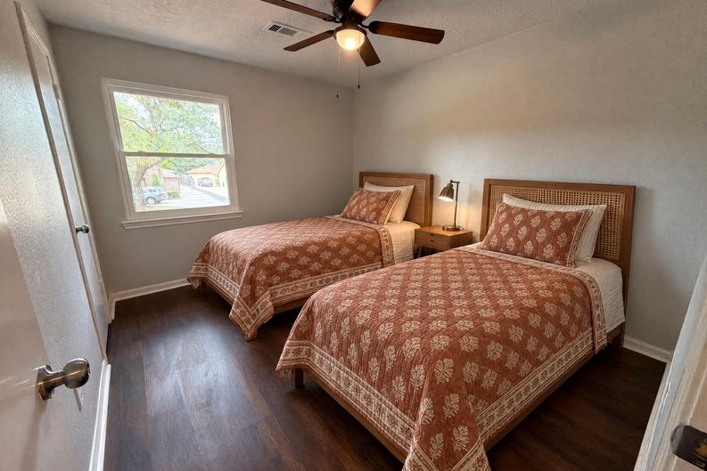 Photo 6 of 25 of 16121 Lakeview Dr, Jersey Village, TX