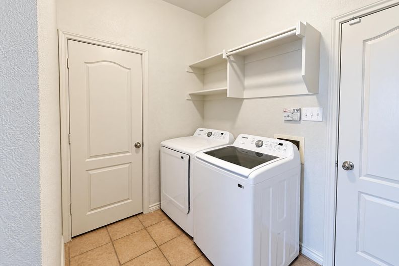 Photo 18 of 23 of 1476 Park Crest Dr, Crowley, TX