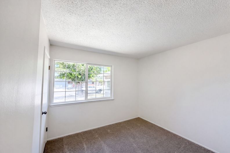 Photo 4 of 41 of 7007 Ursa Pkwy, Sacramento, CA