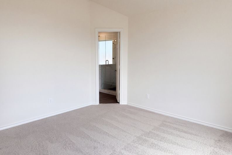 Photo 4 of 25 of 7109 Cottonwood Cir, Sachse, TX