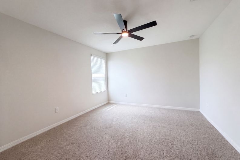 Photo 4 of 42 of 10448 Carloway Hills Dr, Wimauma, FL