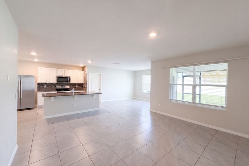 Photo 3 of 25 of 2112 Elio Ridge Dr, Zellwood, FL