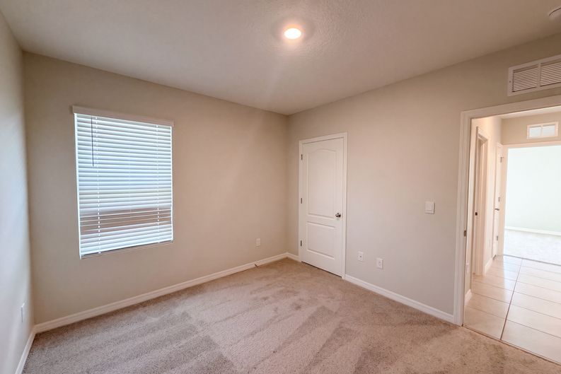 Photo 18 of 25 of 2112 Elio Ridge Dr, Zellwood, FL