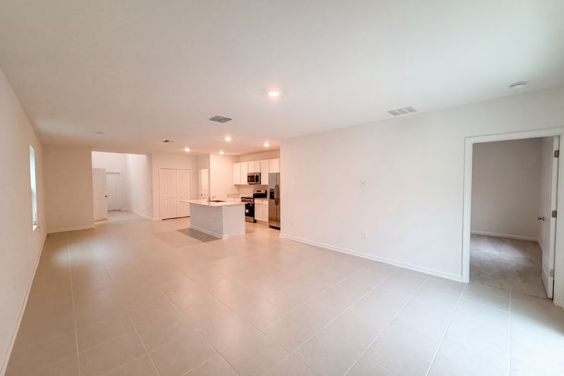 Photo 8 of 23 of 5420 Meadow Walk Dr, Davenport, FL