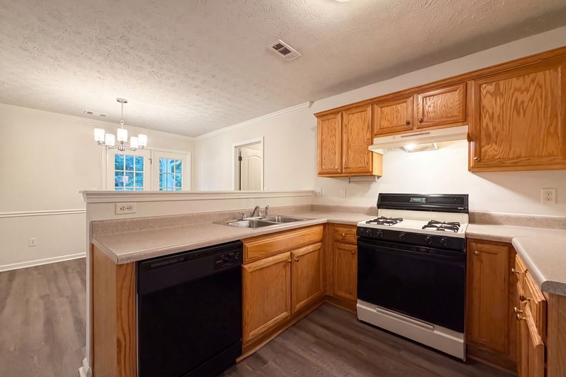 Photo 14 of 18 of 10543 Crabtree Dr, Jonesboro, GA