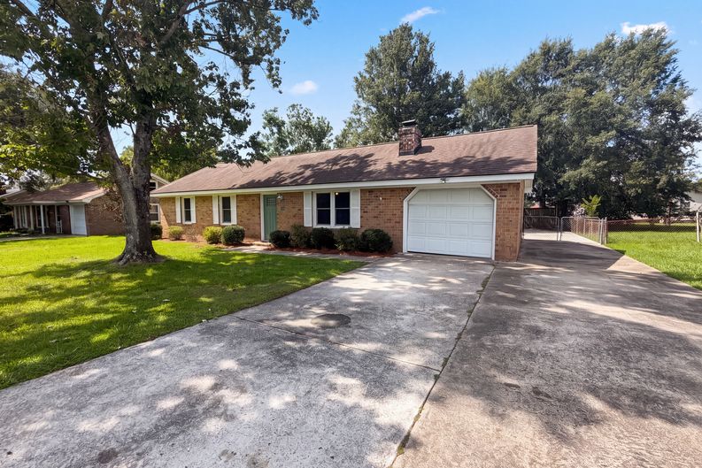 Photo 16 of 18 of 1110 Stuart Dr, Moncks Corner, SC