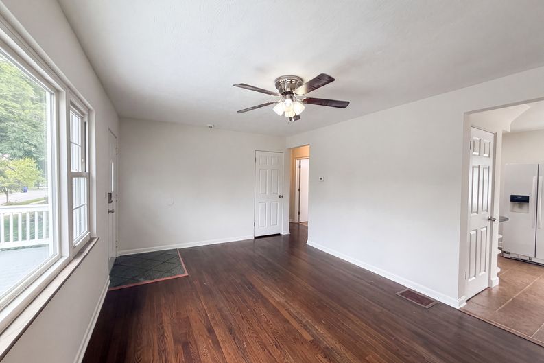 Photo 7 of 25 of 651 Raleigh Dr, Columbus, OH