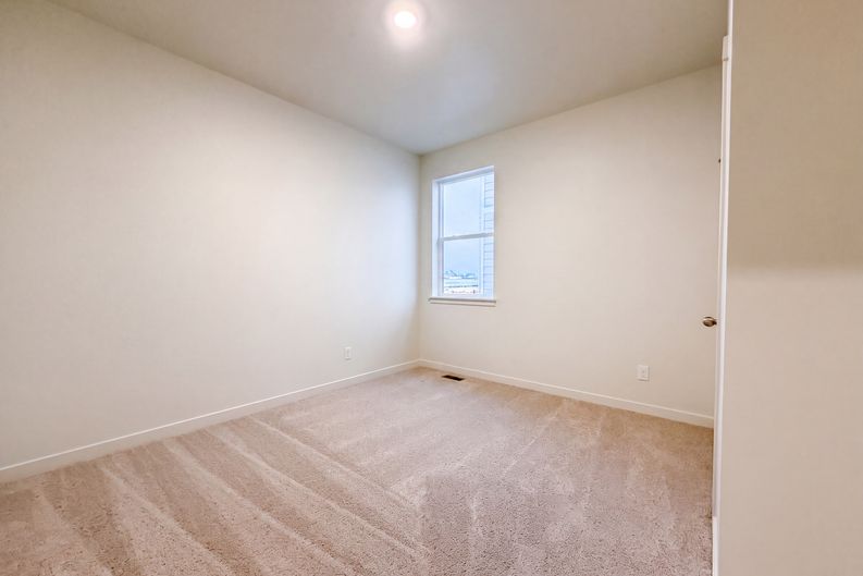 Photo 11 of 38 of 2341 Mountain Sky Dr, Fort Lupton, CO