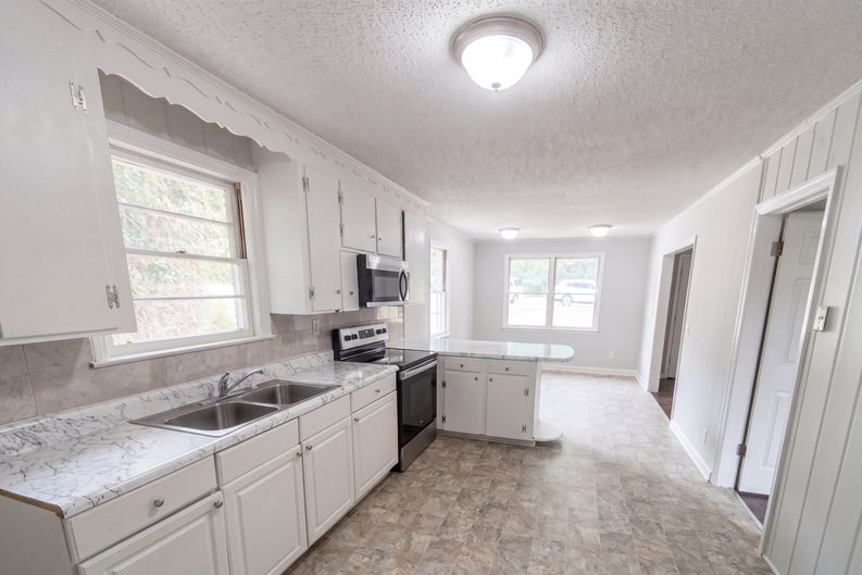 Photo 5 of 20 of 840 Decatur St, West Columbia, SC
