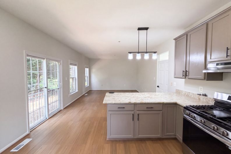 Photo 6 of 25 of 2800 Orchard Summit Ct, Hyattsville, MD