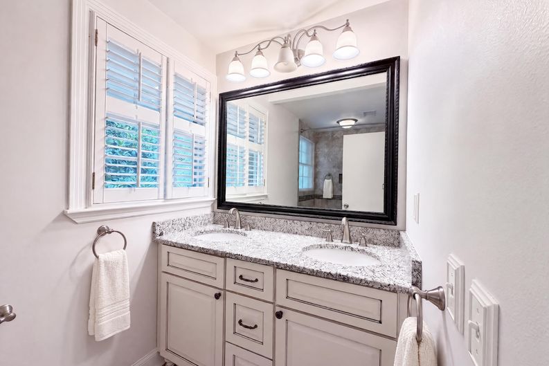 Photo 15 of 27 of 840 Highland Crest Dr, Nashville, TN