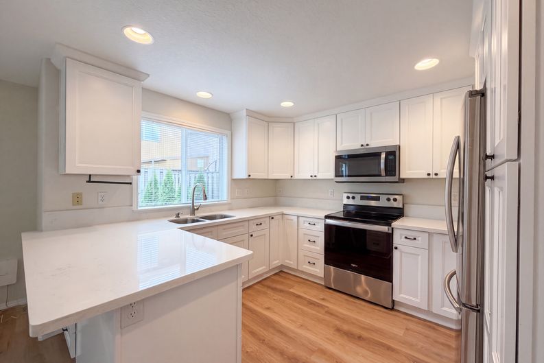 Photo 6 of 21 of 1150 SW 183rd Pl, Beaverton, OR
