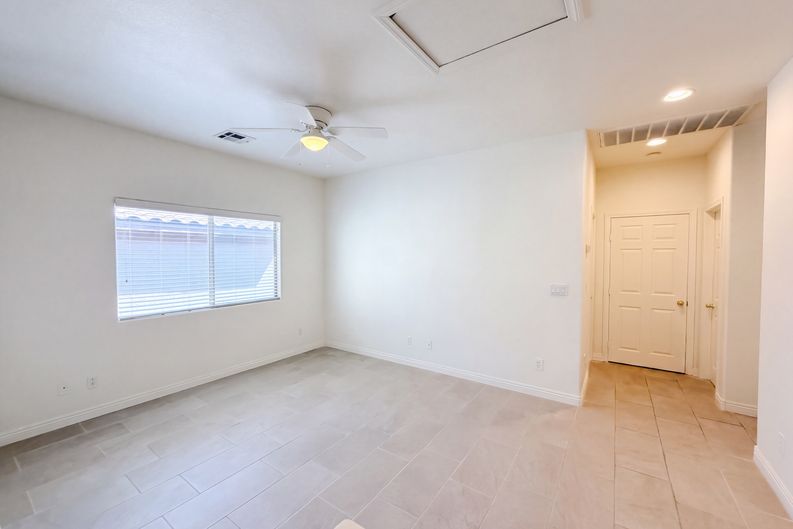Photo 4 of 31 of 6733 Barrington Hills St, Las Vegas, NV