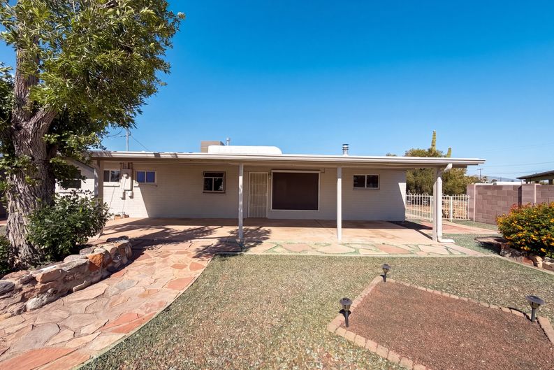 Photo 5 of 25 of 650 S Kenyon Dr, Tucson, AZ