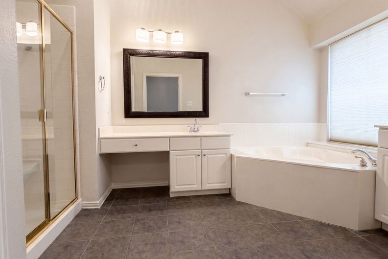 Photo 7 of 17 of 1441 Forest Oaks Ct, Frisco, TX