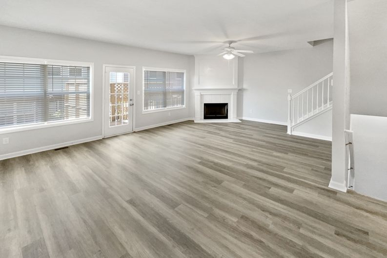 Photo 3 of 52 of 1622 Halliard Dr, Lawrenceville, GA