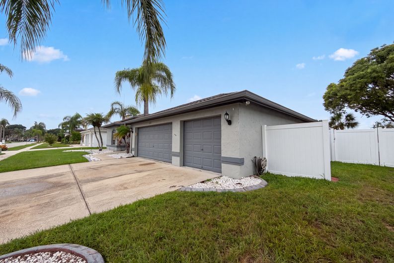 Photo 22 of 28 of 12919 Prestwick Dr, Riverview, FL