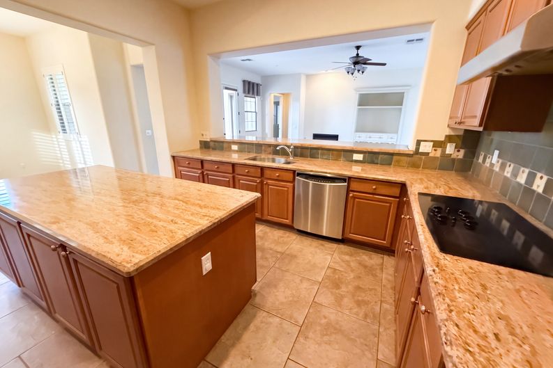 Photo 7 of 43 of 12435 W Red Hawk Dr, Peoria, AZ
