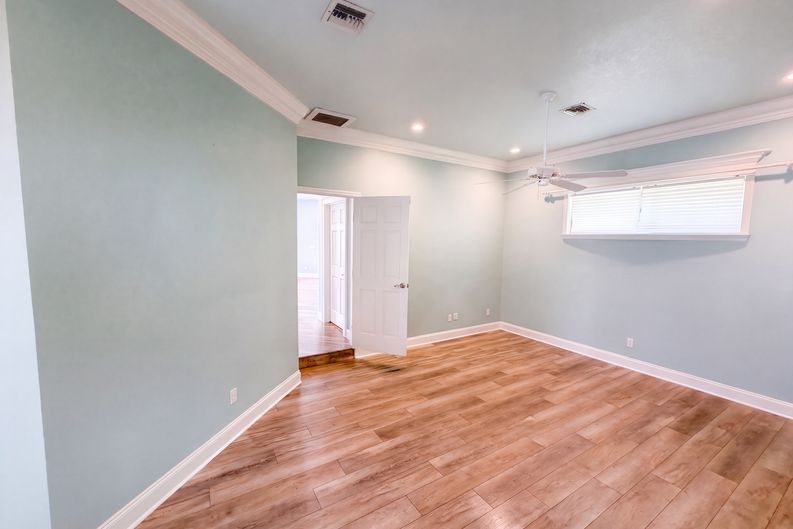 Photo 10 of 31 of 4335 SE 8th St, Ocala, FL