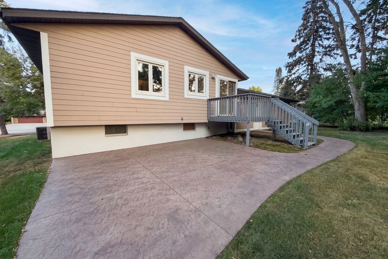 Photo 21 of 23 of 1896 Richal Dr, Woodbury, MN