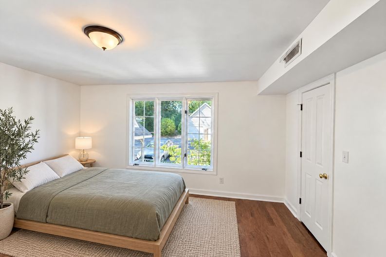 Photo 4 of 16 of 329 Glen Echo Ln, Cary, NC