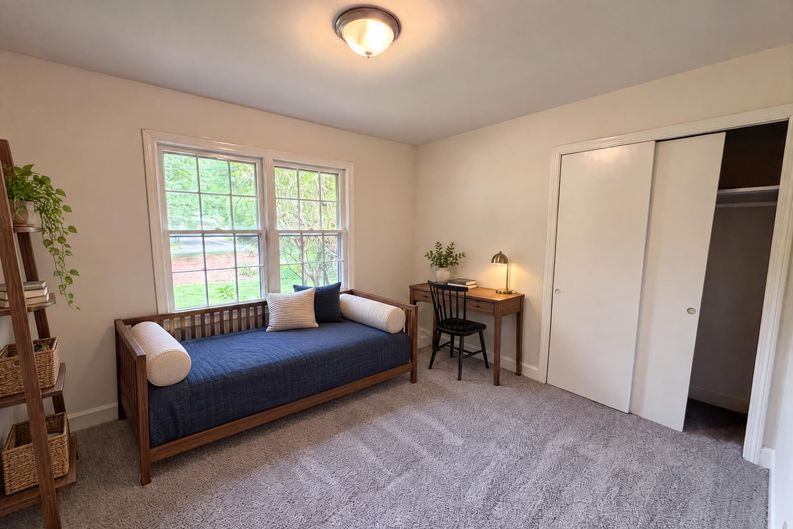 Photo 7 of 17 of 5148 Clearview Dr, Winston Salem, NC