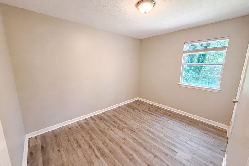 Photo 9 of 19 of 5067 Redan Rd, Stone Mountain, GA