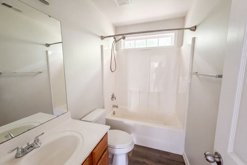Photo 15 of 18 of 708 Woodgreen Dr, Durham, NC
