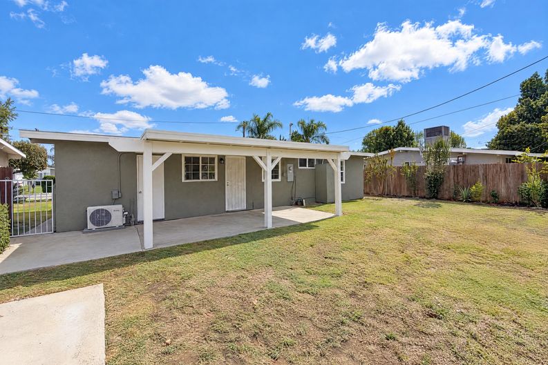 Photo 3 of 15 of 5653 N Viceroy Ave, Azusa, CA