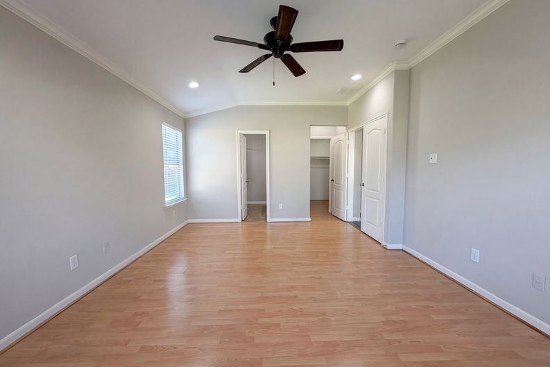 Photo 8 of 19 of 19822 Rippling Brook Ln, Tomball, TX