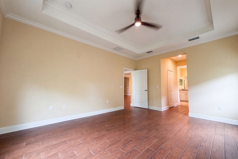 Photo 11 of 24 of 1121 Thornbury Dr, Parrish, FL