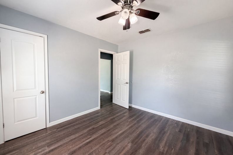 Photo 14 of 17 of 1012 Turner St, Cleburne, TX