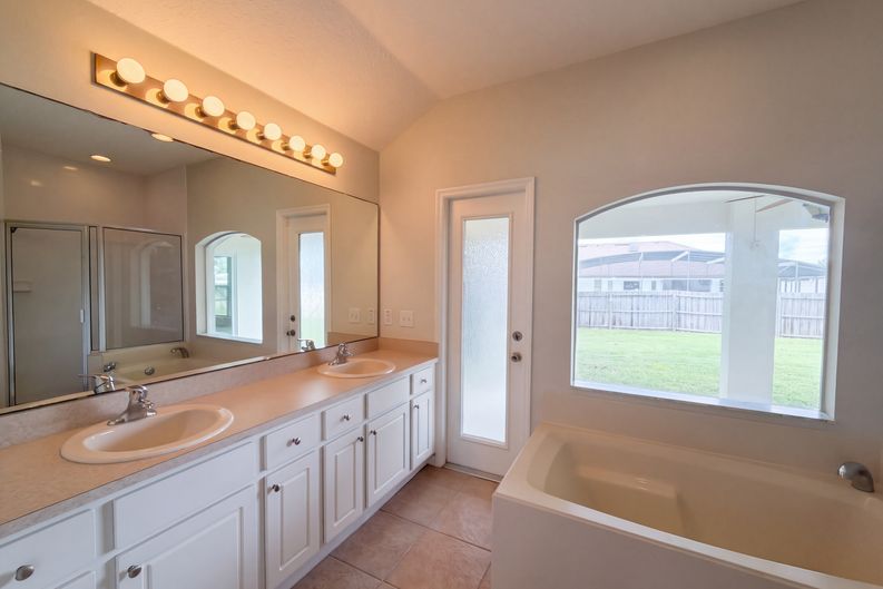 Photo 18 of 25 of 2062 Dalton Ave, Deltona, FL