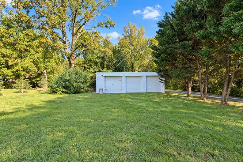 Photo 18 of 20 of 3007 Fairhill Rd, Fairfax, VA