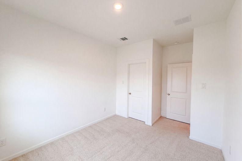 Photo 11 of 21 of 2506 Tahoe Dr, Seagoville, TX
