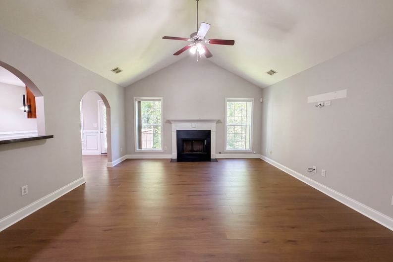 Photo 3 of 32 of 4468 Karron Dr, Powder Springs, GA