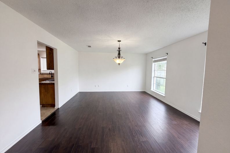 Photo 6 of 19 of 1301 Judy Ln, Copperas Cove, TX
