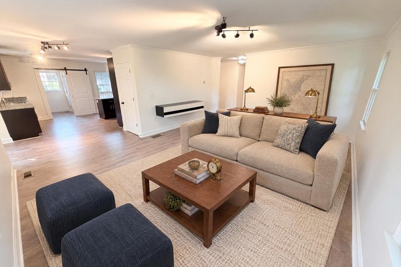 Photo 3 of 22 of 2674 Skylane Dr, Marietta, GA