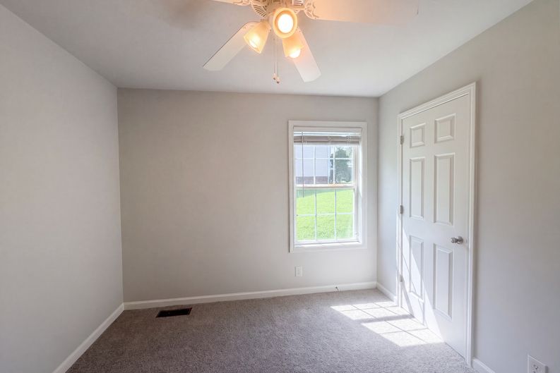 Photo 14 of 24 of 3148 Brook Hill Dr, Clarksville, TN