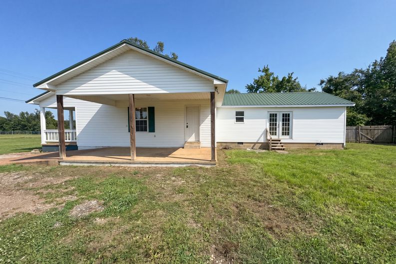 Photo 5 of 19 of 1040 Dodd Dr, Savannah, TN