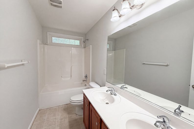 Photo 16 of 26 of 14725 Grand Forest Ct, South Chesterfield, VA