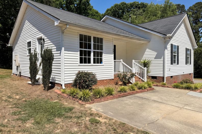 Photo 18 of 20 of 301 Hocutt Dr, Clayton, NC